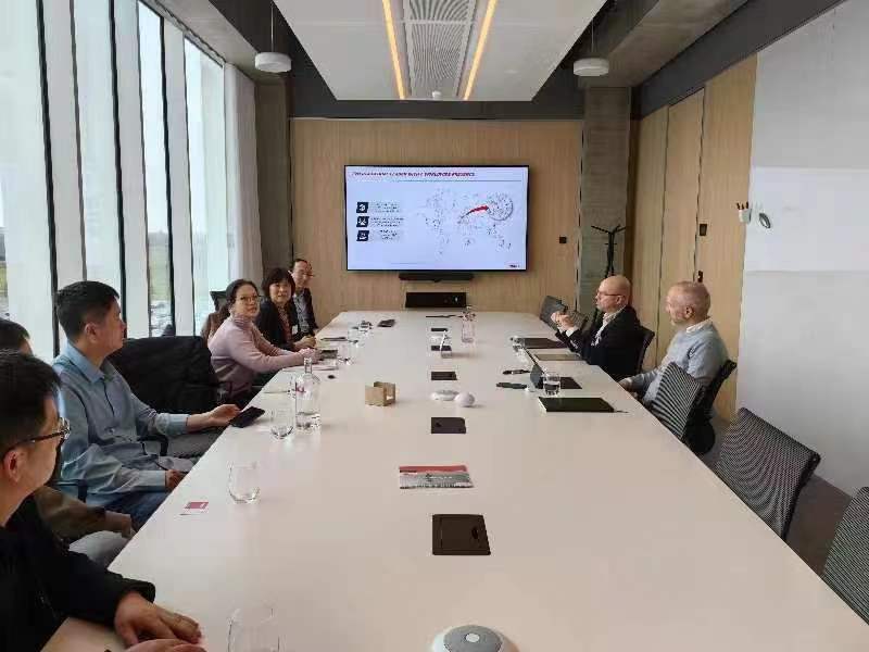 中国工程机械工业协会工业车辆分会张洁秘书长一行赴德观展 LogiMAT 2024，并到访 凯时AG 集团参观互换